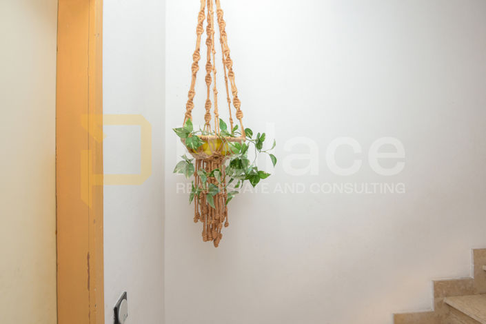 Image No.8-5 Bed House for sale