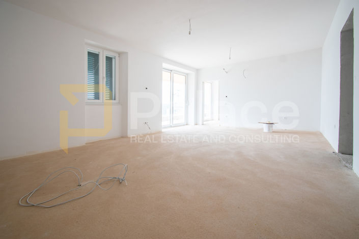 Image No.10-3 Bed Apartment for sale