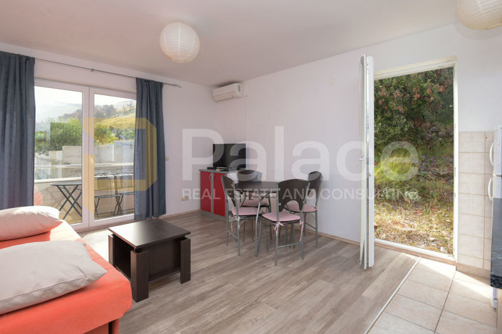 Image No.18-6 Bed House for sale