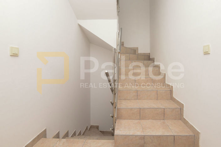 Image No.9-6 Bed House for sale