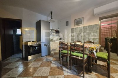kuca-s-tri-apartmana-80-m-od-mora_5