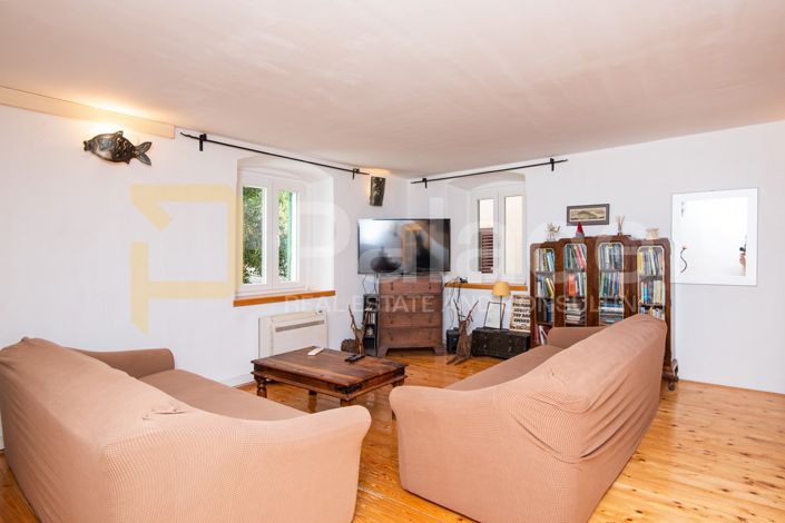 Image No.10-5 Bed House for sale