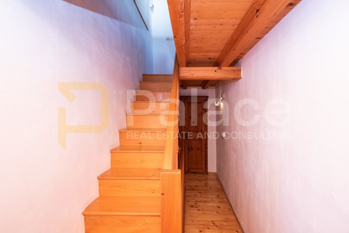 Image No.24-5 Bed House for sale