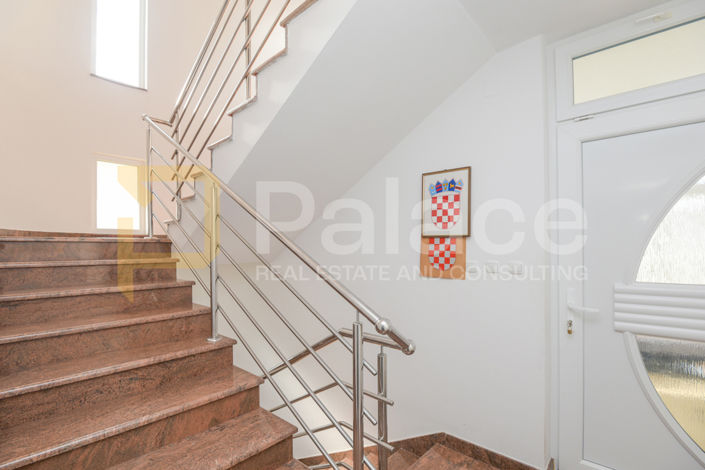 Image No.10-3 Bed House for sale