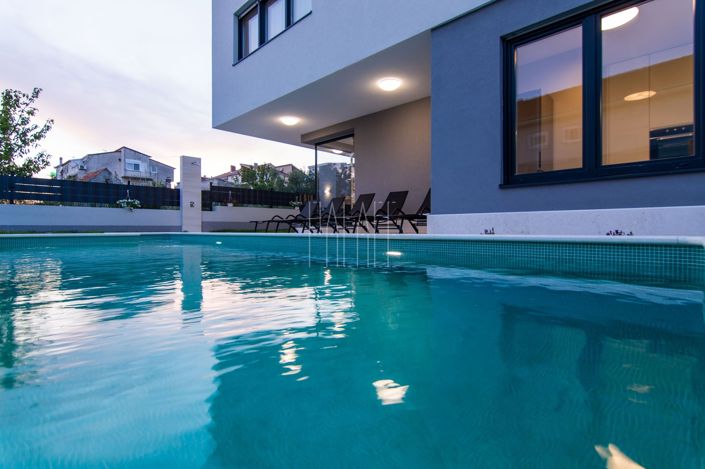 Image No.17-10 Bed Villa for sale