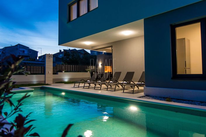 Image No.19-10 Bed Villa for sale