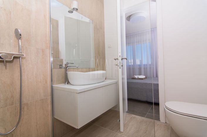 Image No.6-10 Bed Villa for sale