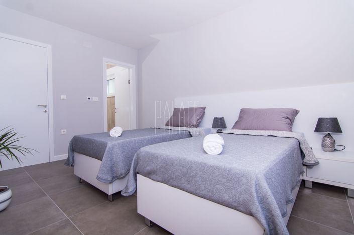 Image No.9-10 Bed Villa for sale