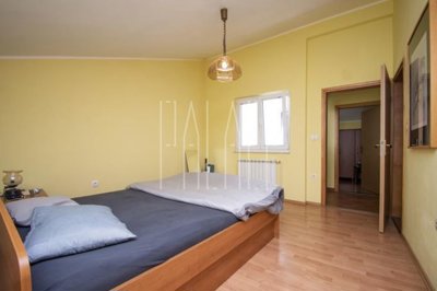 odlicna-kuca-sa-2-stana-i-poslovnim-prostorom-u-centru_14