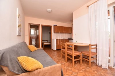 turisticki-objekt-sa-12-apartmana-s-pogledom-na-more-srima_10
