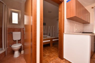 turisticki-objekt-sa-12-apartmana-s-pogledom-na-more-srima_11