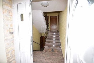 turisticki-objekt-sa-12-apartmana-s-pogledom-na-more-srima_15