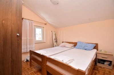 turisticki-objekt-sa-12-apartmana-s-pogledom-na-more-srima_5