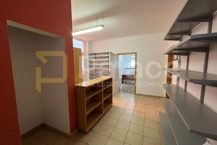 Image No.28-10 Bed House for sale
