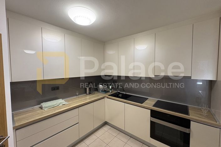 Image No.3-10 Bed House for sale