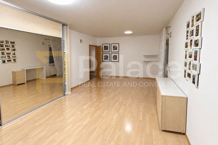 Image No.5-10 Bed House for sale