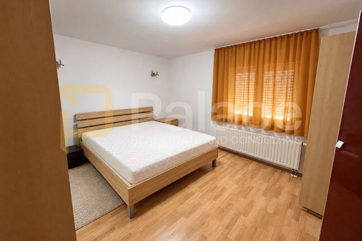 Image No.8-10 Bed House for sale