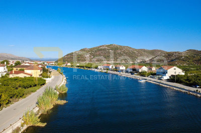 1 - Dubrovnik-Neretva, Plot