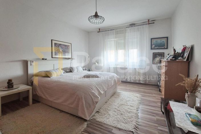 Image No.16-2 Bed House for sale