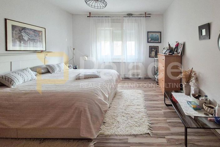 Image No.17-2 Bed House for sale