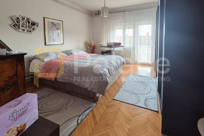 Image No.9-2 Bed House for sale