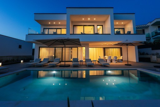 Image No.8-6 Bed Villa for sale