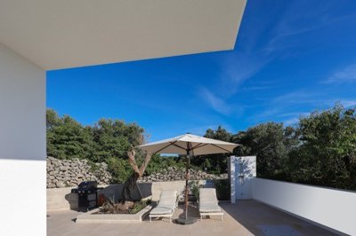 luksuzna-vila-sa-bazenom-144m2-300m-od-mora-jakisnica-otok_14