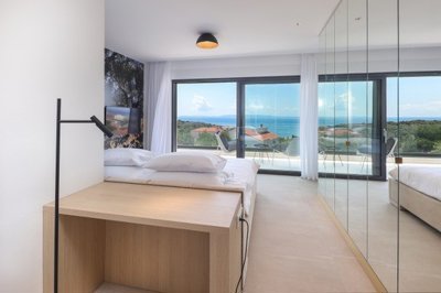 luksuzna-vila-sa-bazenom-144m2-300m-od-mora-jakisnica-otok_15