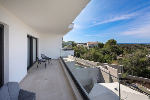 Image No.13-8 Bed House for sale