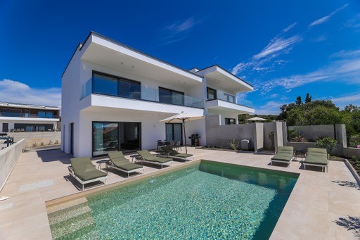 Image No.9-8 Bed House for sale