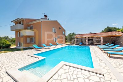 mrljane-vila-s-bazenom-i-ljetnom-kuhinjom-na-iznimnoj_6