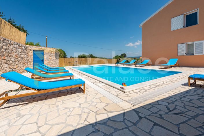 Image No.8-3 Bed House for sale