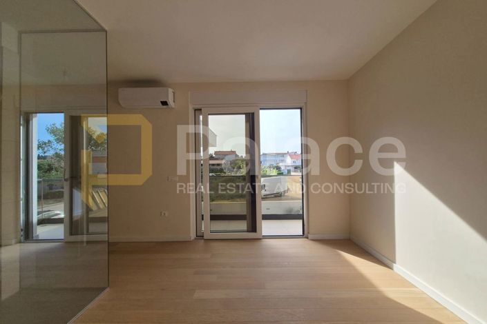 Image No.11-5 Bed House for sale