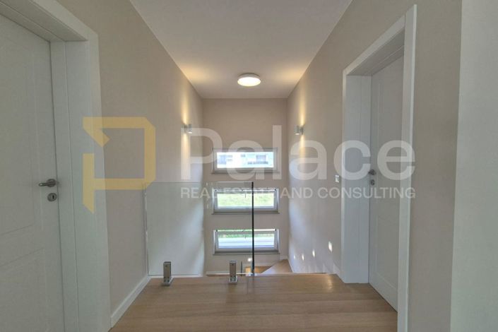 Image No.13-5 Bed House for sale