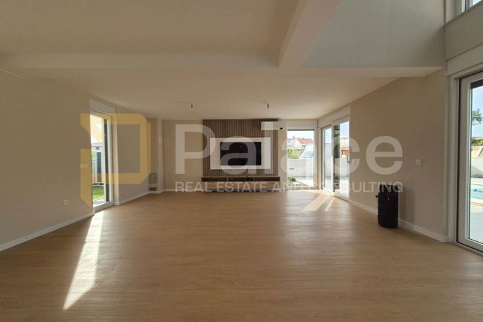 Image No.15-5 Bed House for sale