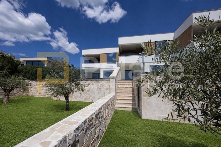Image No.10-3 Bed Villa for sale
