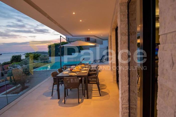 Image No.17-4 Bed House for sale