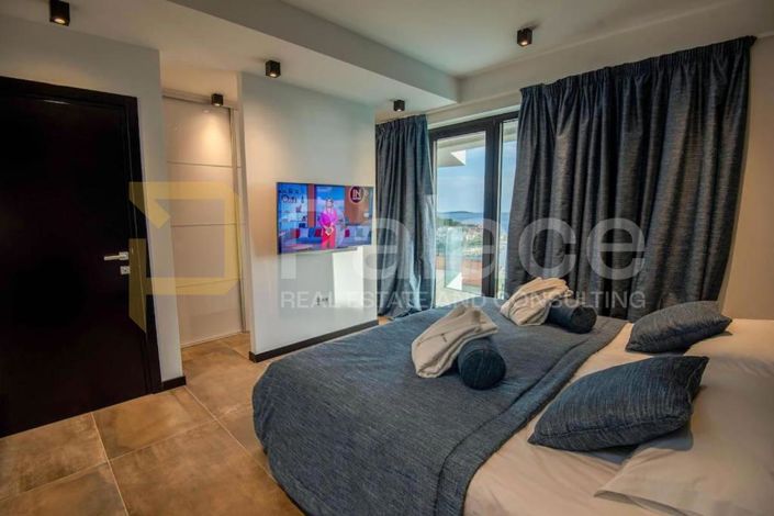 Image No.25-4 Bed House for sale