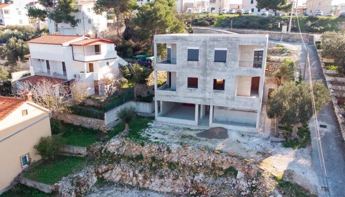 Image No.8-4 Bed House for sale