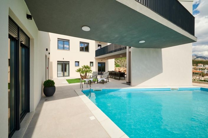 Image No.12-6 Bed Villa for sale