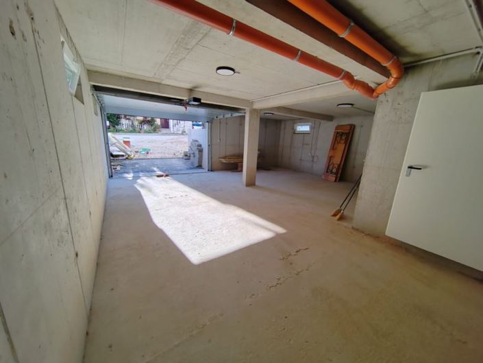Image No.3-8 Bed House for sale
