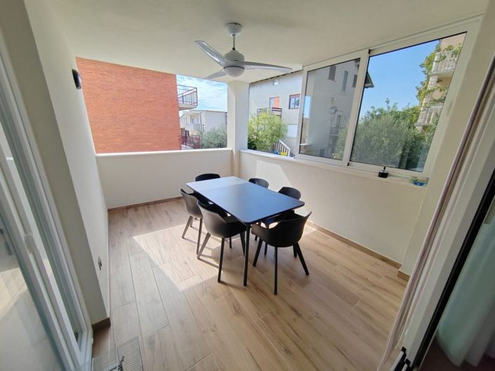 Image No.8-8 Bed House for sale