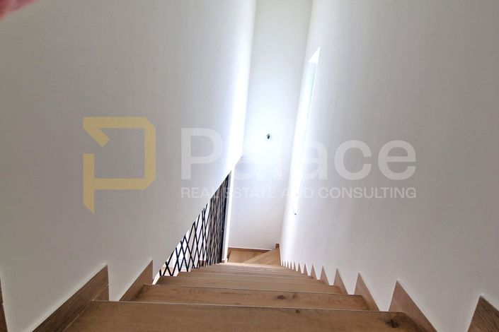 Image No.27-3 Bed Townhouse for sale