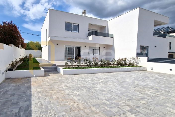 Image No.7-3 Bed Townhouse for sale
