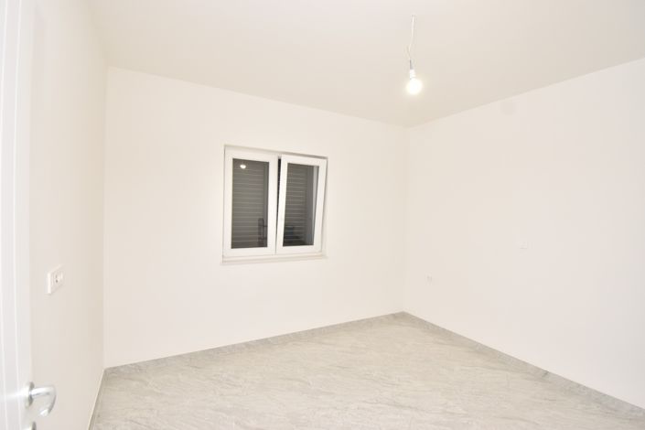 Image No.10-3 Bed House for sale