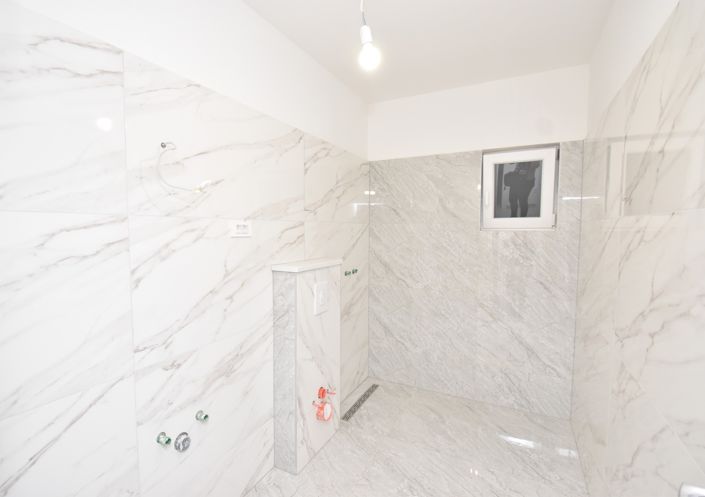 Image No.11-3 Bed House for sale