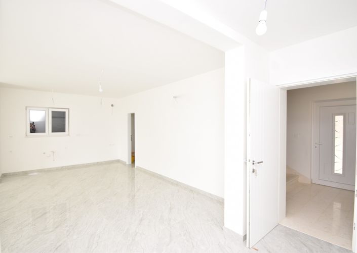 Image No.12-3 Bed House for sale