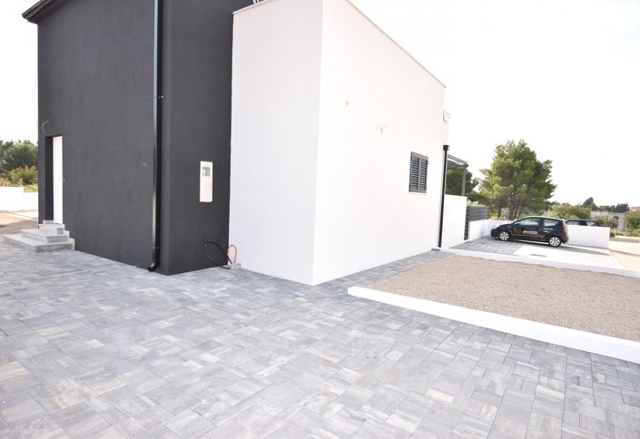 Image No.17-3 Bed House for sale
