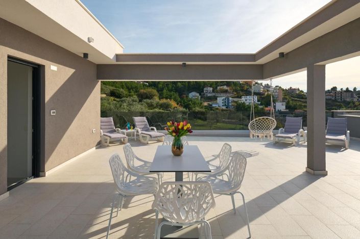 Image No.9-5 Bed Villa for sale