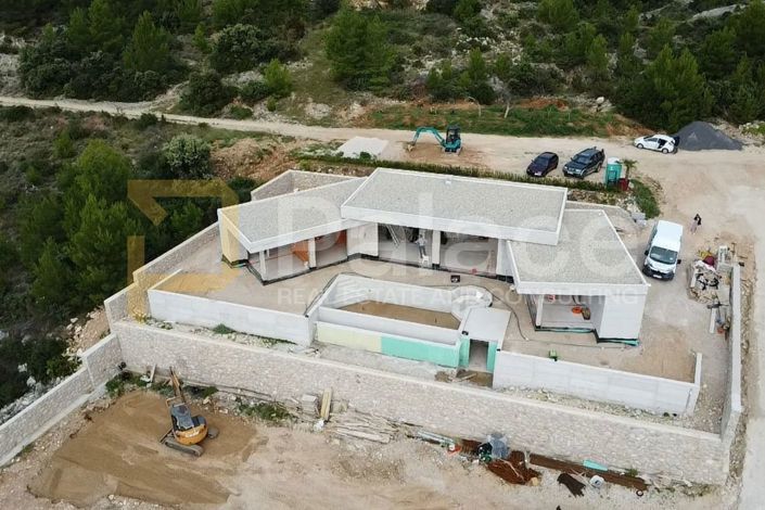 Image No.8-4 Bed House for sale